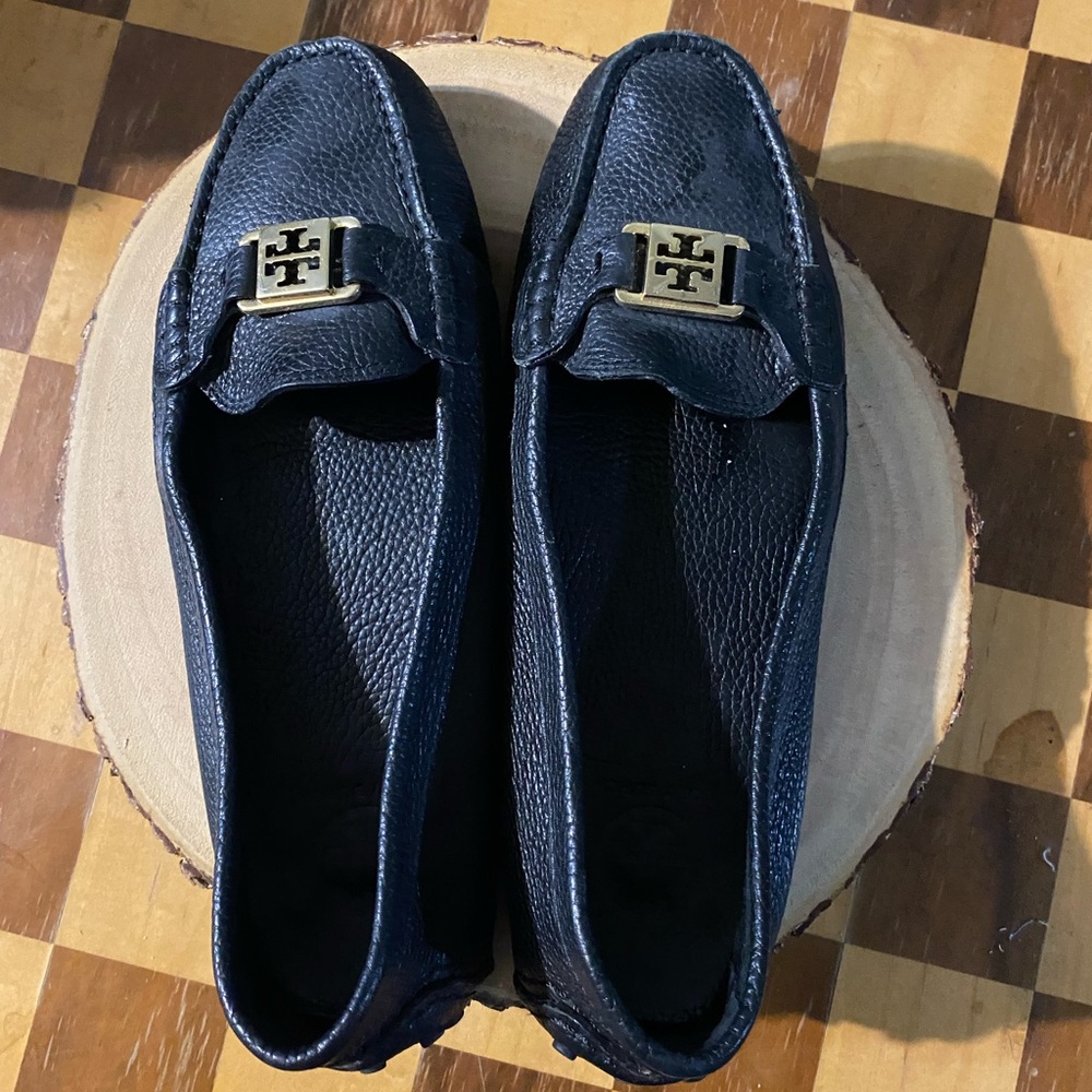 Tory Burch pebbled Black Leather Loafer with Gold Logo Accent -